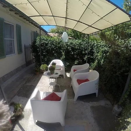 Biscuit Bed & Breakfast *