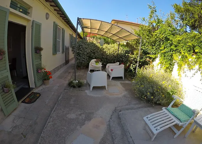 לינה וארוחת בוקר Biscuit *