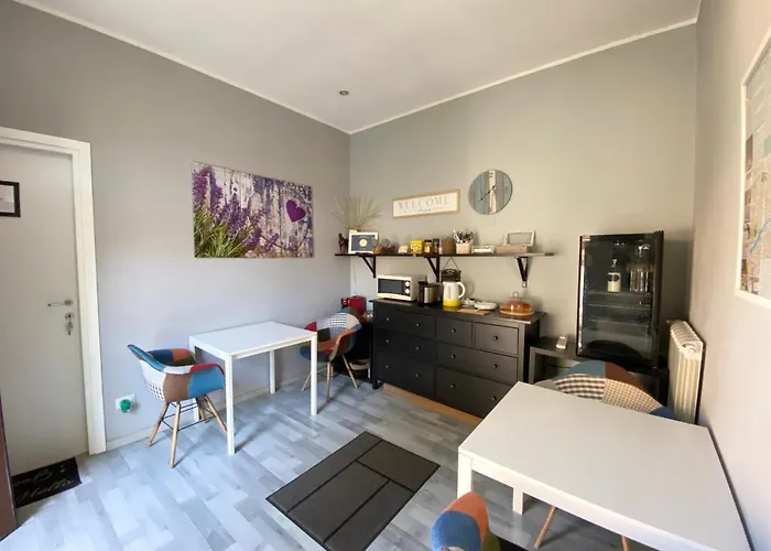 לינה וארוחת בוקר Biscuit *